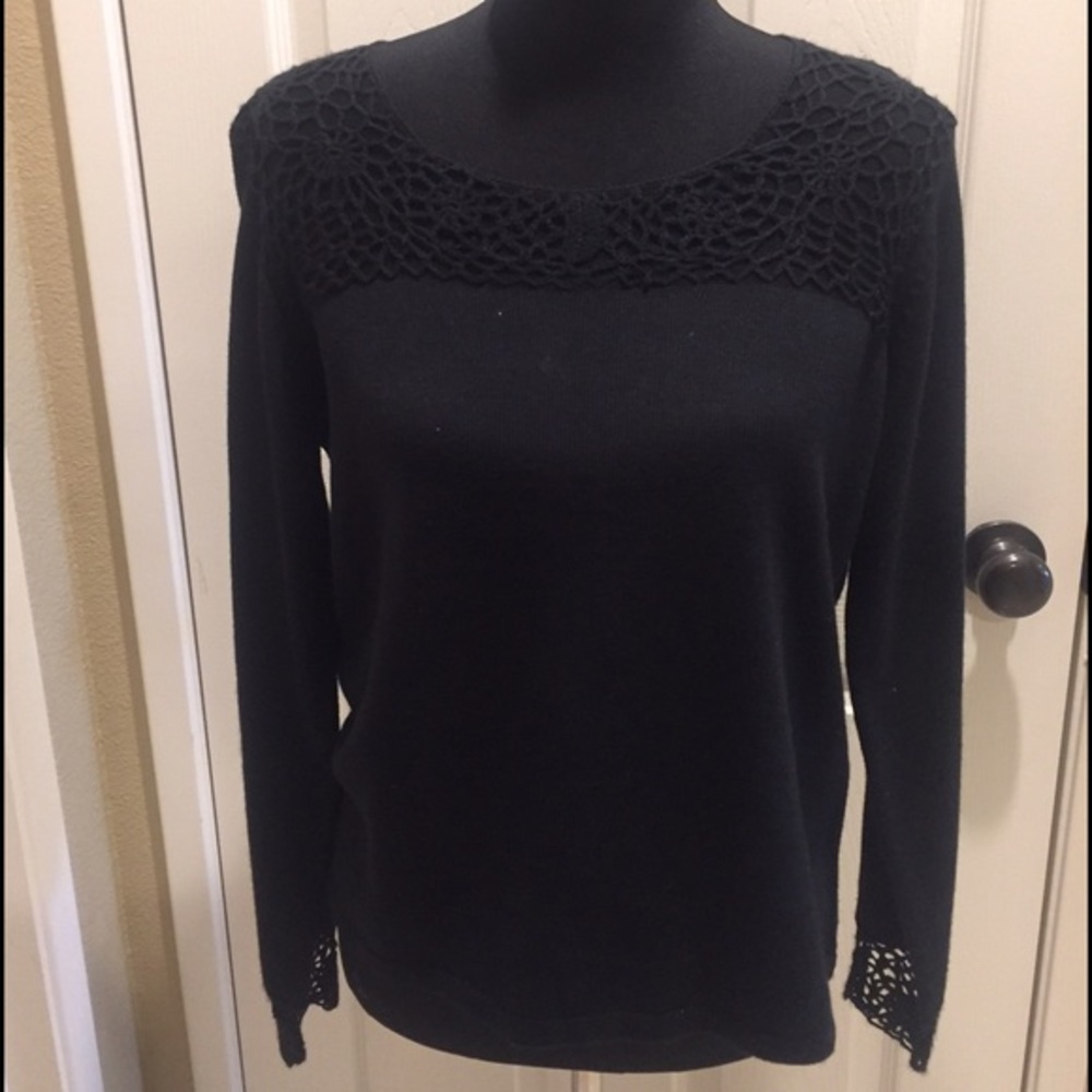 Beautiful black light weight sweater